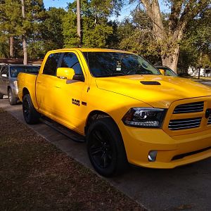16 RAM Sport 4x4 Driveway