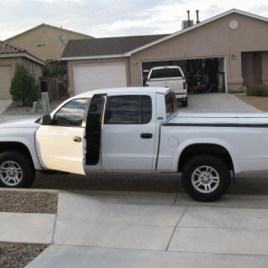 2001 Dakota, with 4.7 l. Picture taken in the summer 2010. My first Dodge truck. Home made body colored tonneau cover. I blacked out the space between