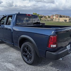 PXL-20201023-190435056