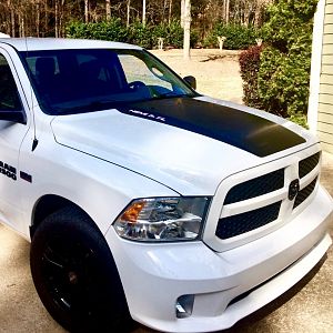 2015 RAM 1500 Right Front View