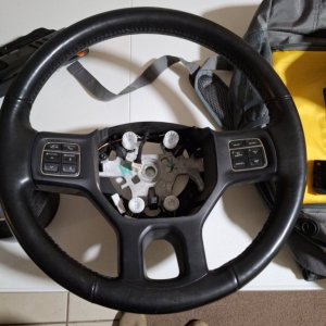 Heated leather steeringwheel.jpg