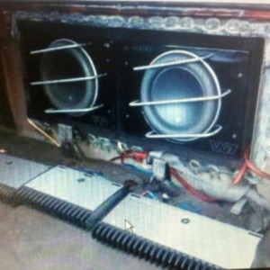 Subsnamps tucked away behind and below rear seat. A steel welded housing holds the 2 W7's and keeps them safe.