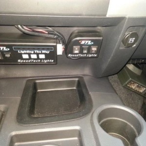 You can see my AC heater to the right. This comes on when I plug the block in during the winter. Keeps the cab warm enough to keep ice from forming on