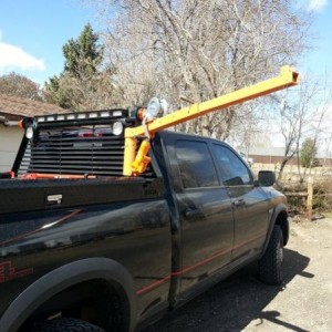 1000lb capacity crane extended.