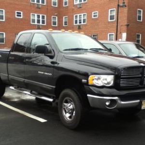 Another pic with the new grille and I also took off the window visors. I like the clean look of it without them