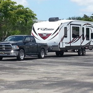 Fuzion fz301 Toy Hauler