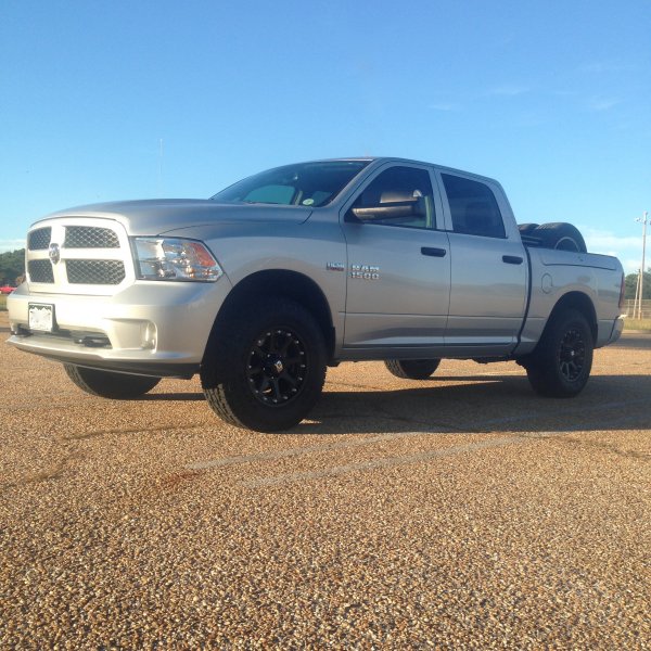 18 inch xd addicts, 33in toyo at2, bilstiens 2.1, zone uca's