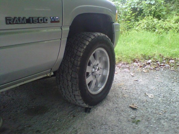 18"X8" Ultra's 
285/60/18 Nitro Terra Grapplers
Front
