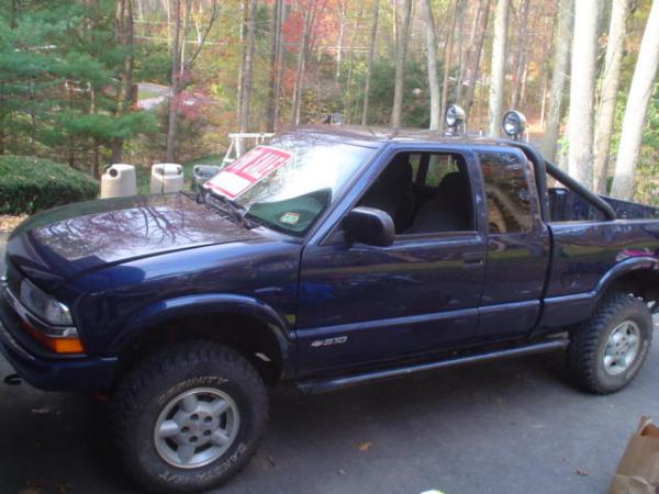 2002 Chevy s10 - 5" lift 33's. Light bar w/ 2 Hella HID lights. HID head lights & light bar. Basically night time becomes day.