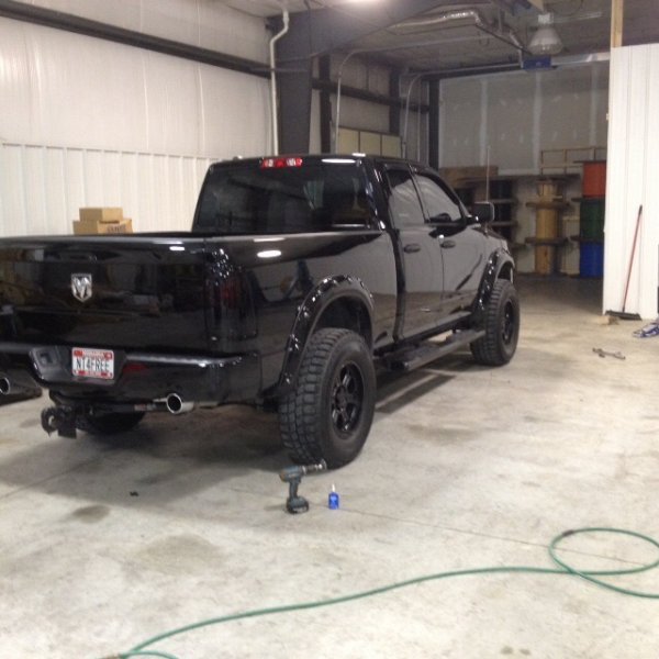 2014 ram 1500, 1.5 body lift, bilstiens maxed, 1" rear spacer, 35x12.5 18 tires, -12 offset