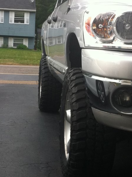 3" zone body lift, hellbent levels up front and lift shackles in the rear!