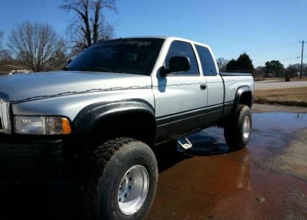 99 dodge ram 1500 5.2 V8 over 6" lift sitting on 36"s