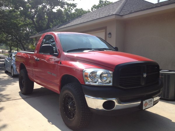 black grill, 295 70 r18 terrra graps (34.3 tall), 2.5 inch level