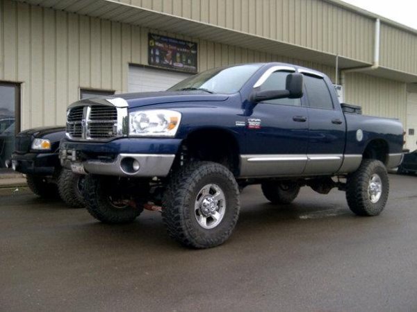 brothers 2008, and my old Lifted Ranger behind it.