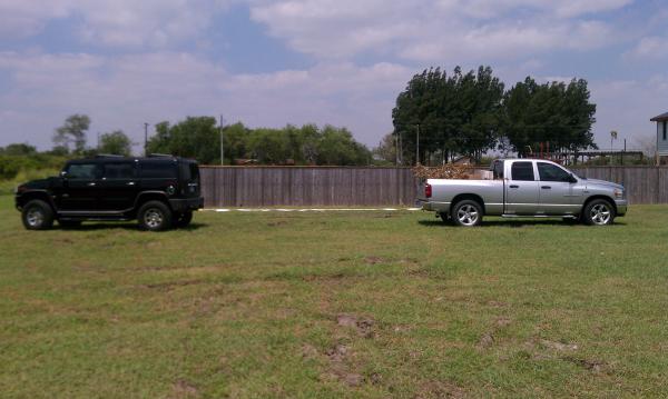 Dodge Ram vs Hummer H2 tug of war!
