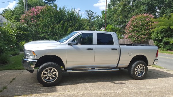 gear big blocks 20x10s 
toyo mts 295/60