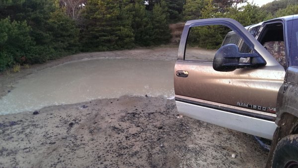 HIT THE DEEP END, RODE HER HARD, GOT STUCK, HERE GETTING STUCK IS HARDCORE, OREGON COAST MUD SAND LAKE OF DEATH, DID SOME 4X4 MAGIC AND HOPPED OUTTA T