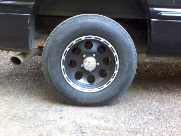 I went with 16x8 black with a machined lip, i love these things.