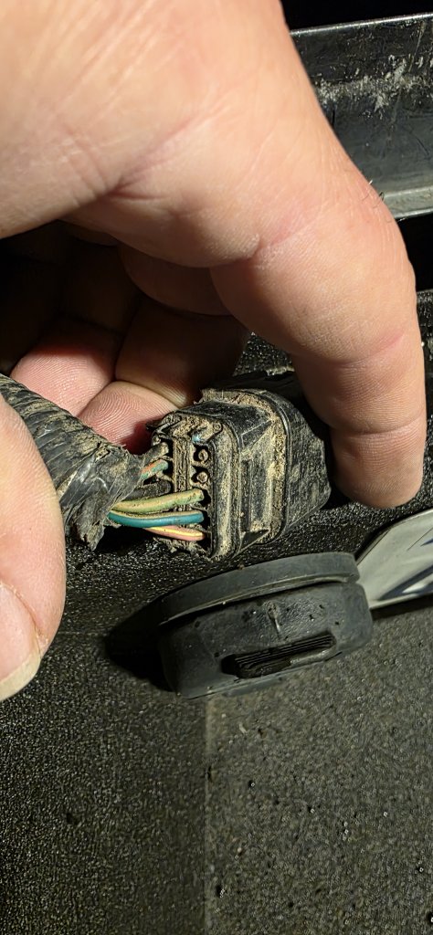 i550 Connector 1.jpg