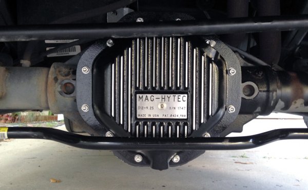 Installed MAG-HYTEC rear differential cover.