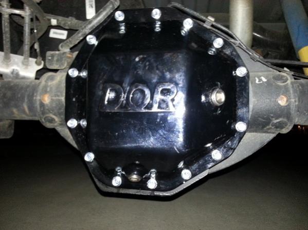 New diff cover from Dodge Off Road. 3/8" thick and adds 1 quart to the capacity and each plug has a magnet. Very stout. Came with new grade 9 hardware