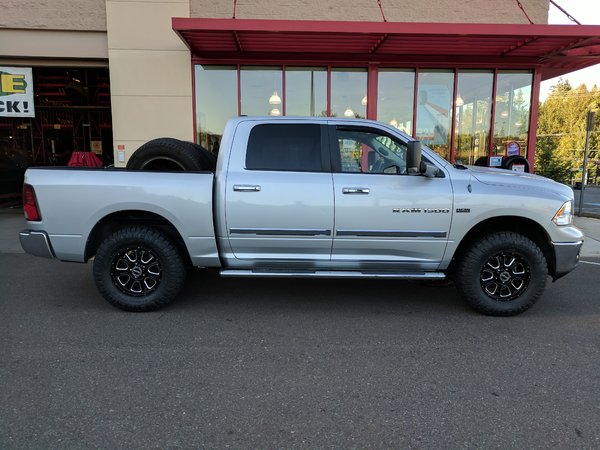 Nitto Ridge Grapplers 295/70-18
Vision Offroad Fury 399 18x8.5
Bilstien 5100 2.8"
