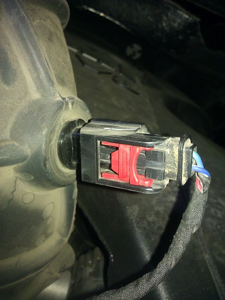 Only tricky part to this install is the clips. You need to slide the red part back (to the right in the picture) and then squeeze the clip to pull it