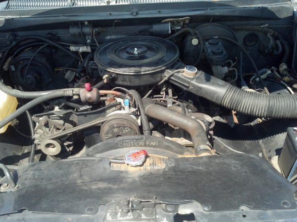 Overall view of the engine from the front.