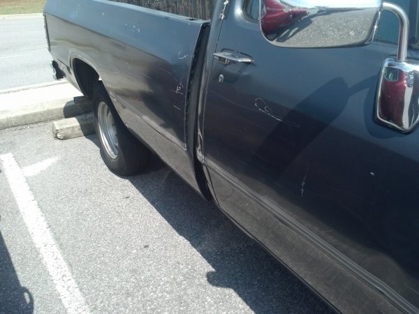 Passenger side view of the truck. I wish I could upload a higher resolution picture, because it looks AWFUL in person.
