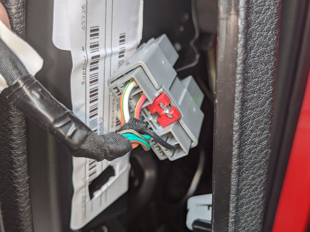 Plug for mirror b/u camera