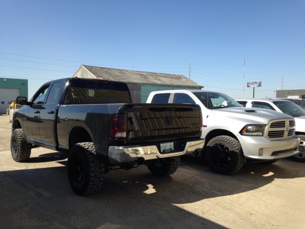 RCX 6" & 35's vs sport on 305/55/20's