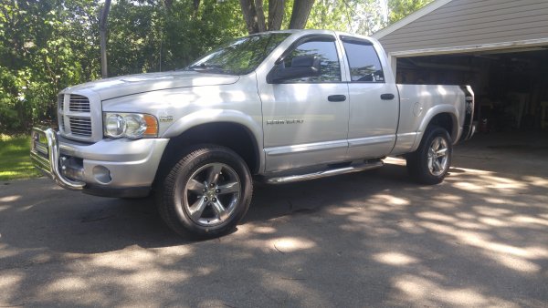 Rough Country (torsion bar) leveling kit installed