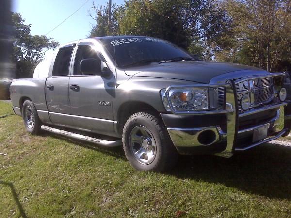Windshield is tinted %35 all the way to the bottom.